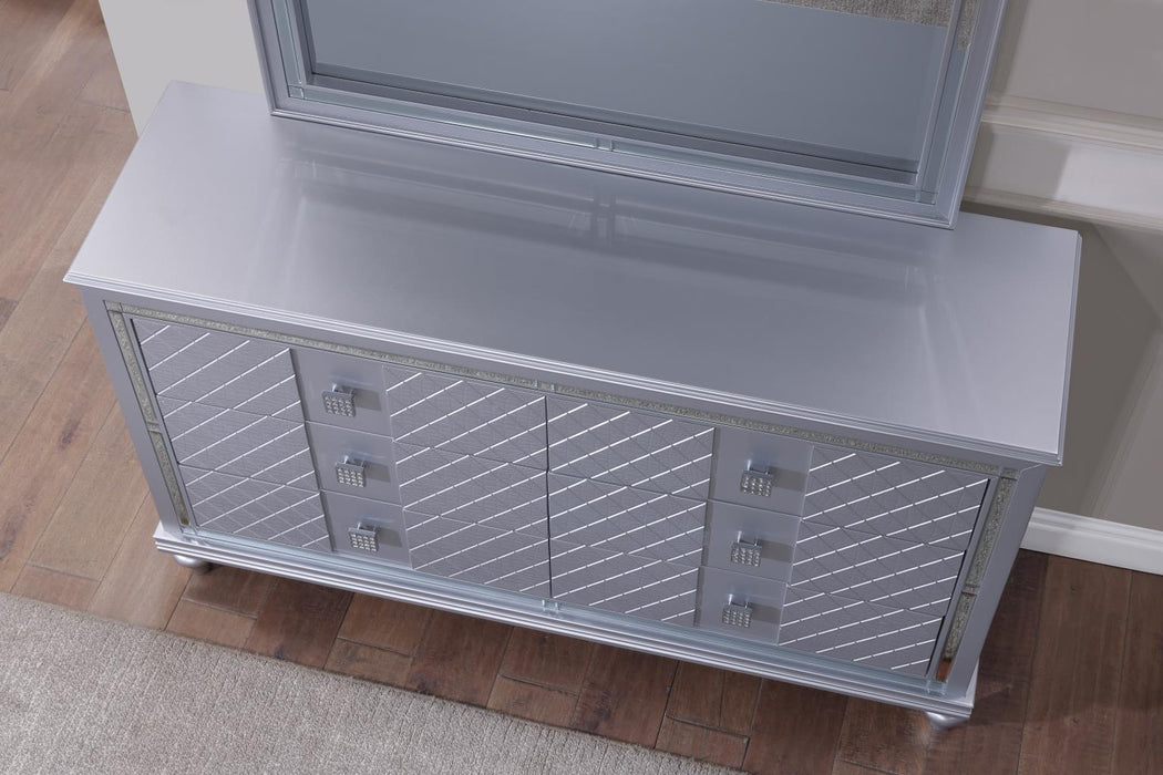 B048 - Dresser - Shimmer Silver
