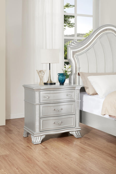 B076 - Nightstand - Pearl Silver