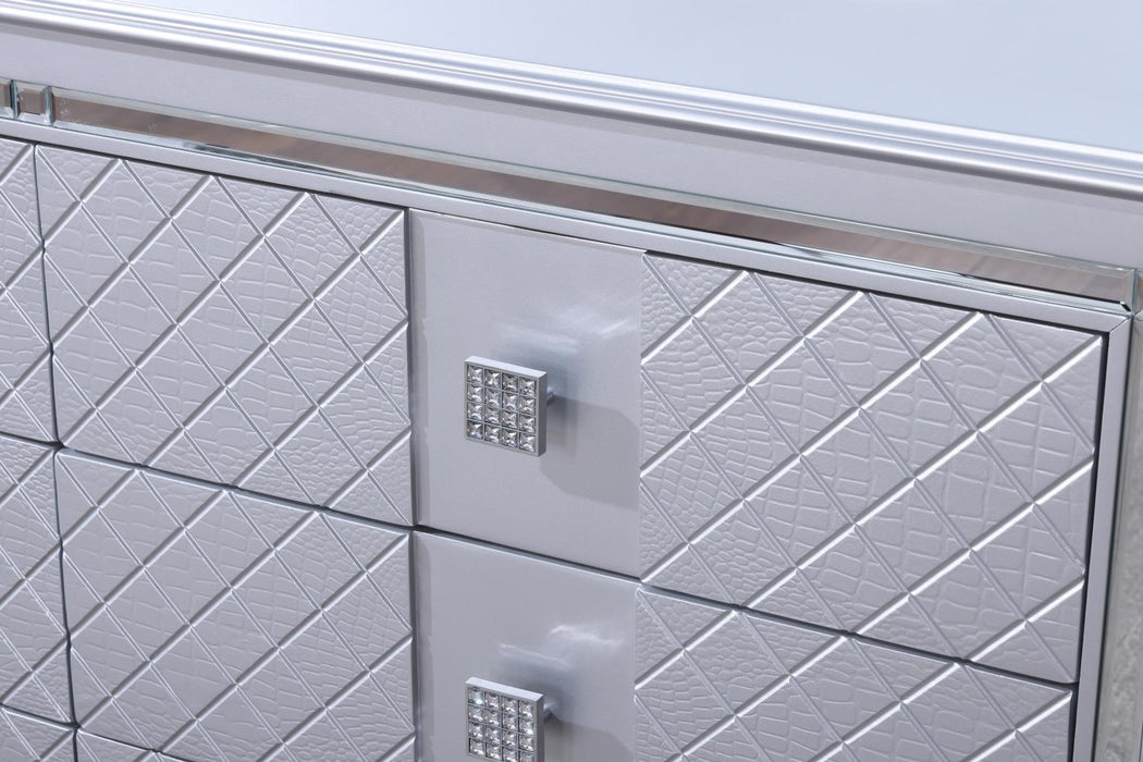 B048 - Dresser - Shimmer Silver