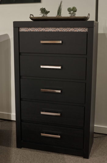 Shoralli - Five Drawer Chest - Black - Stylish Home Furniture