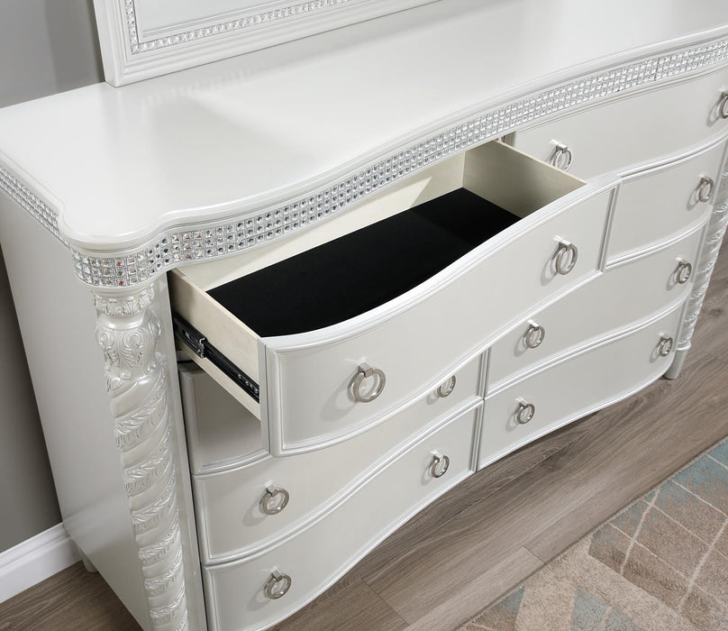 B033 - Dresser - White