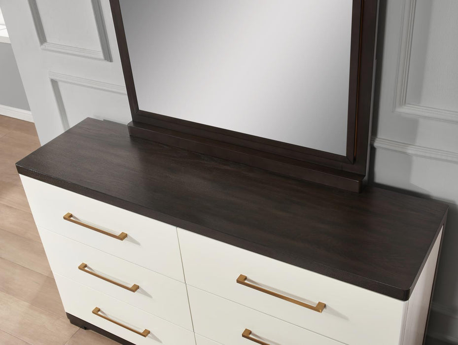 B126 - Dresser - White